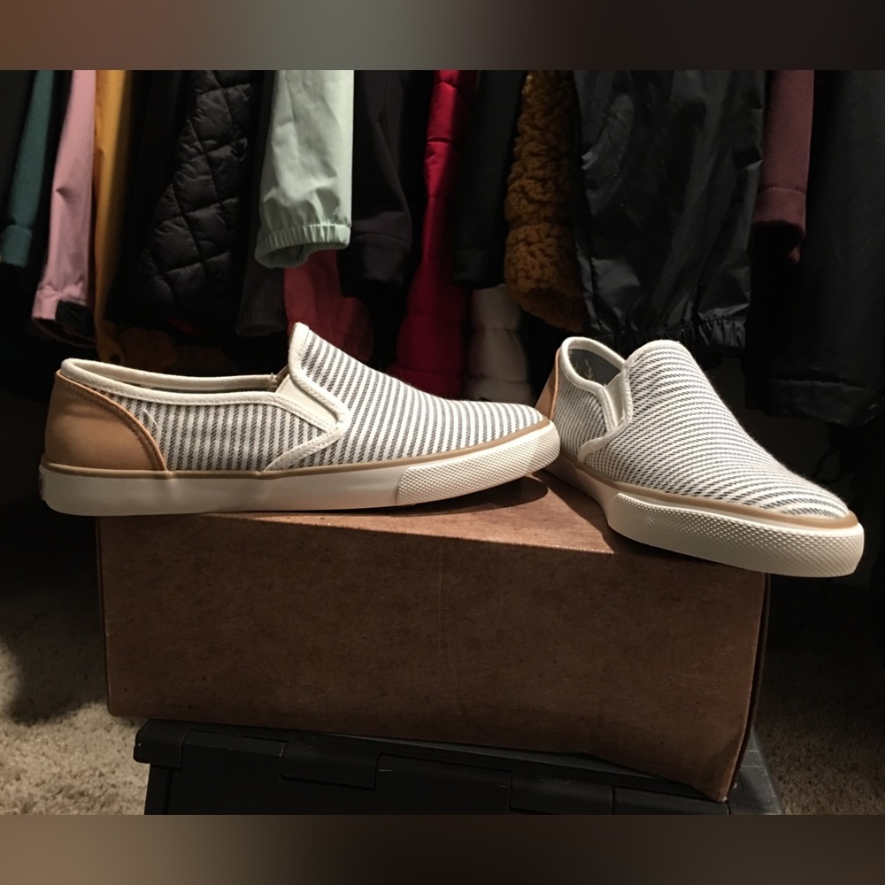Slip on shoes - Picture 3 of 6